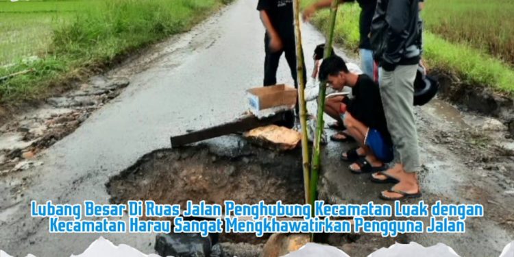 Lubang Besar Di Ruas Jalan Penghubung Kecamatan Luak dengan Kecamatan Harau Sangat Mengkhawatirkan Pengguna Jalan