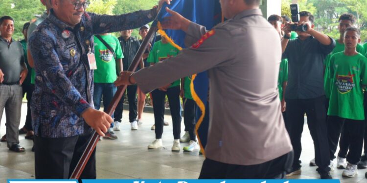 Pj. Wali Kota Payakumbuh Lepas Kontingen SSB Bintang Timur ke Piala Soeratin U-13 Nasional