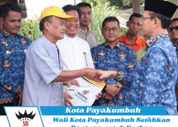 Wali Kota Payakumbuh Serahkan Bantuan untuk Korban Kebakaran di Koto Panjang Dalam