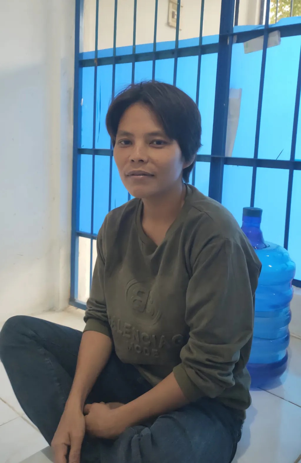 Kondisi Nur Amira (37) ketika ditahan di ruang detensi Kantor Imigrasi Agam, Kabupaten Agam, Provinsi Sumatera Barat - Kompas