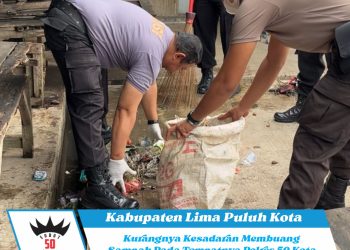 Kurangnya Kesadaran Membuang Sampah Pada Tempatnya Polres 50 Kota Melaksanakan Gotong Royong Bersama