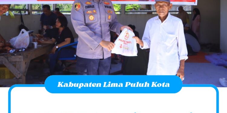 Polres 50 Kota Bagikan Daging Qurban Kepada Masyarakat