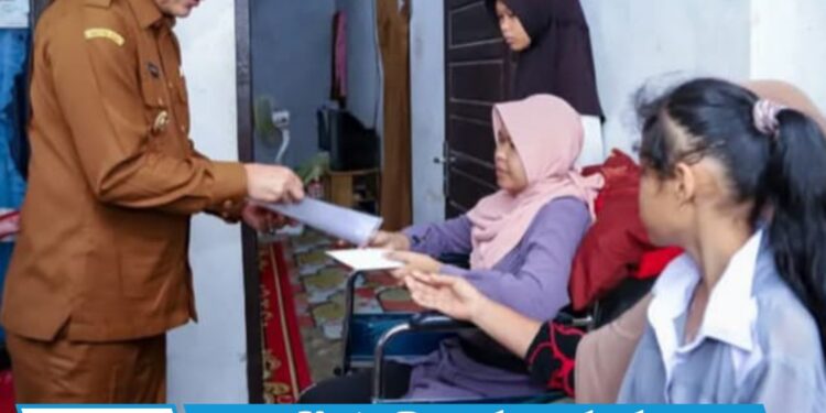 Wako Zulmaeta Salurkan Bantuan untuk Warga Latina yang Berjuang Melawan Penyakit