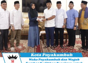Wali Kota Payakumbuh dan Wakil Gubernur Sumbar Serahkan Beasiswa untuk Pelajar Berprestasi