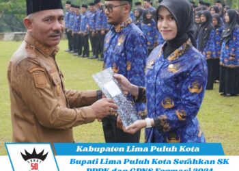 Bupati Lima Puluh Kota Serahkan SK PPPK dan CPNS Formasi 2024 di Tengah Hujan Deras